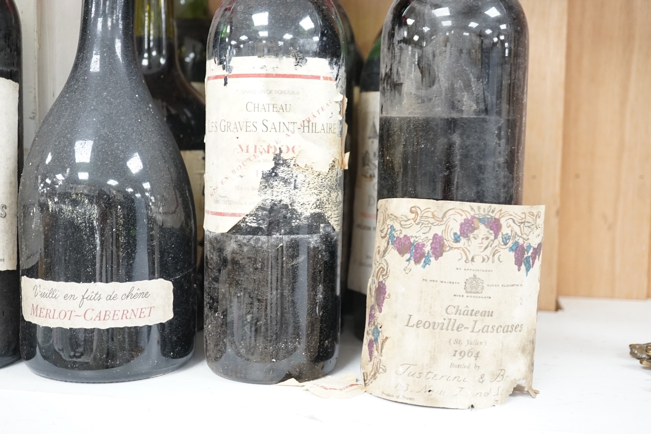10 bottles of Claret to include Chateau La Tour Margaux 1971, Les Terrasses Occitanes Fitou 2003, J.P. Chenet Vieilli en Fûts de Chêne Merlot-Cabernet, Chateau Les Ormes De Pez 1971x2, Chateau Les Graves Saint-Hilaire Me